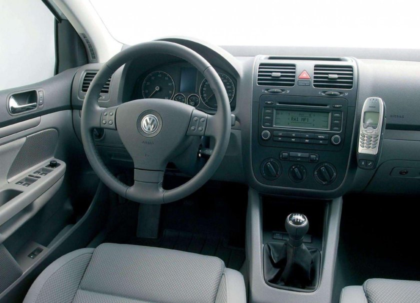 Volkswagen Golf 5 салон