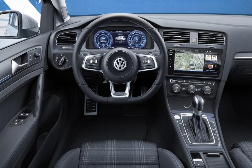 Volkswagen Golf 2018 GTI салон