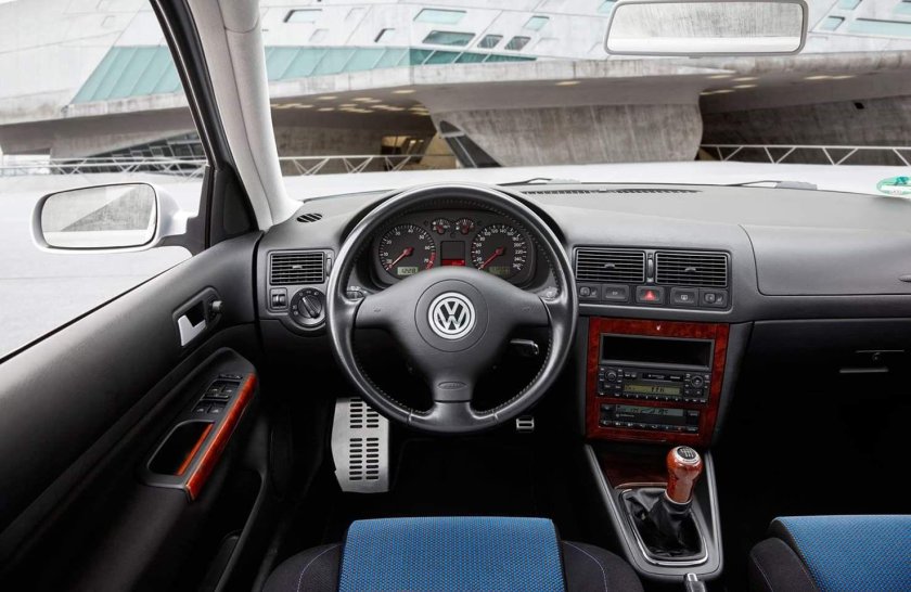 Volkswagen Golf 4 салон