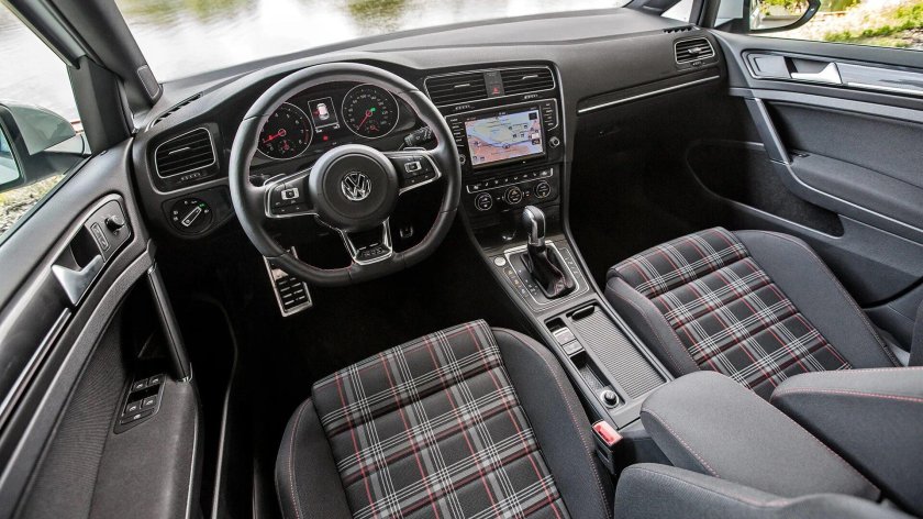 Volkswagen Golf 6 GTI салон