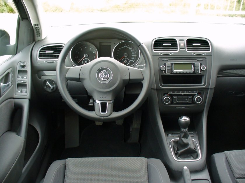 Volkswagen Golf 6 салон