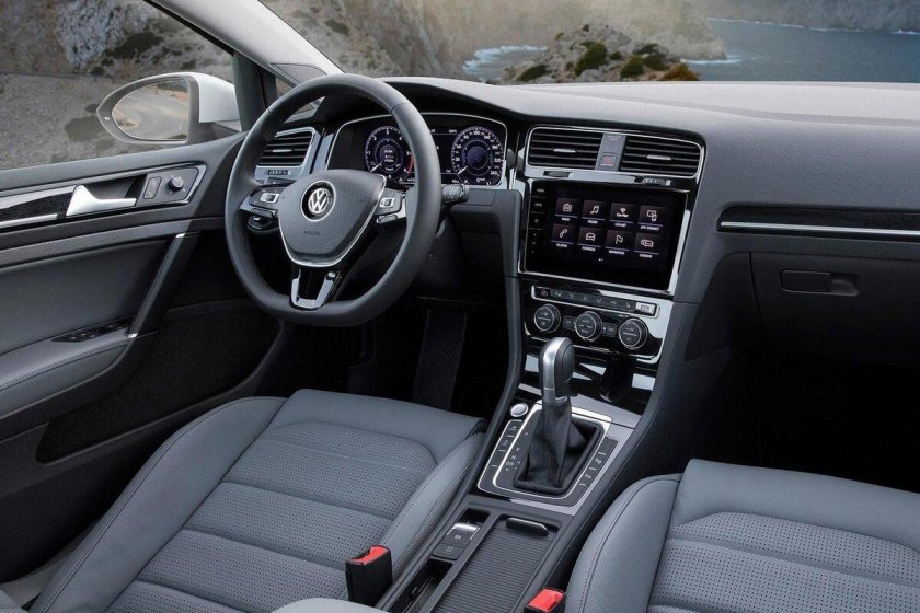 Гольф 7.5 салон