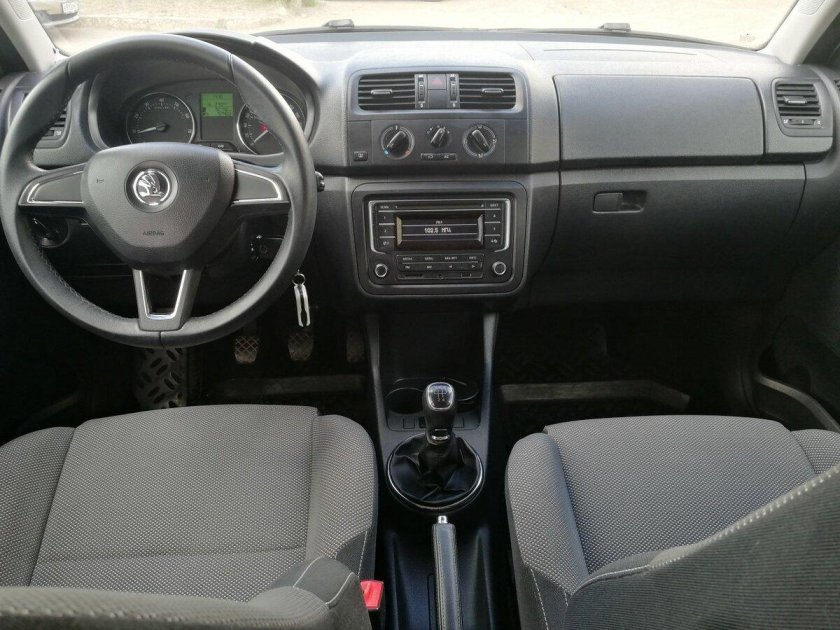 Шкода Фабия 2013 салон