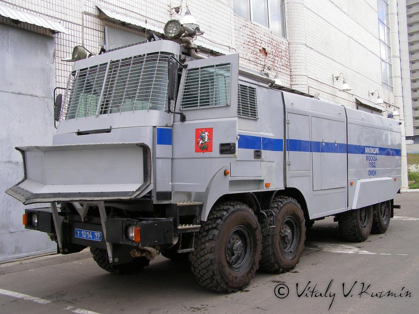 Урал-532362 "лавина-ураган" - бронированный водометный спецавтомобиль