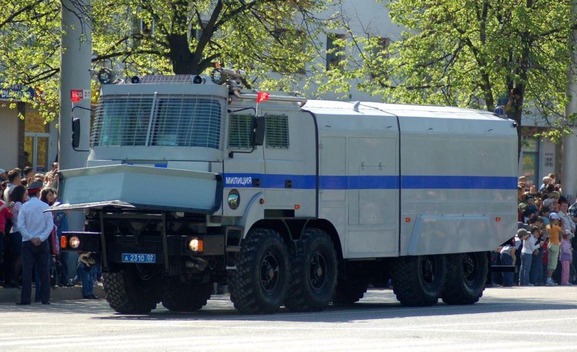 Урал-532362 "лавина-ураган" - бронированный водометный спецавтомобиль