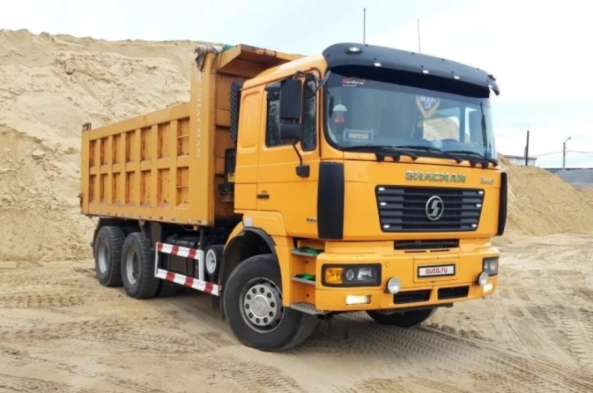 Китайский самосвал Шакман 2000