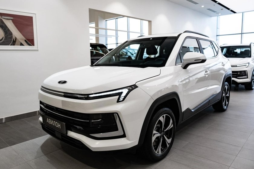 Белый Москвич 3