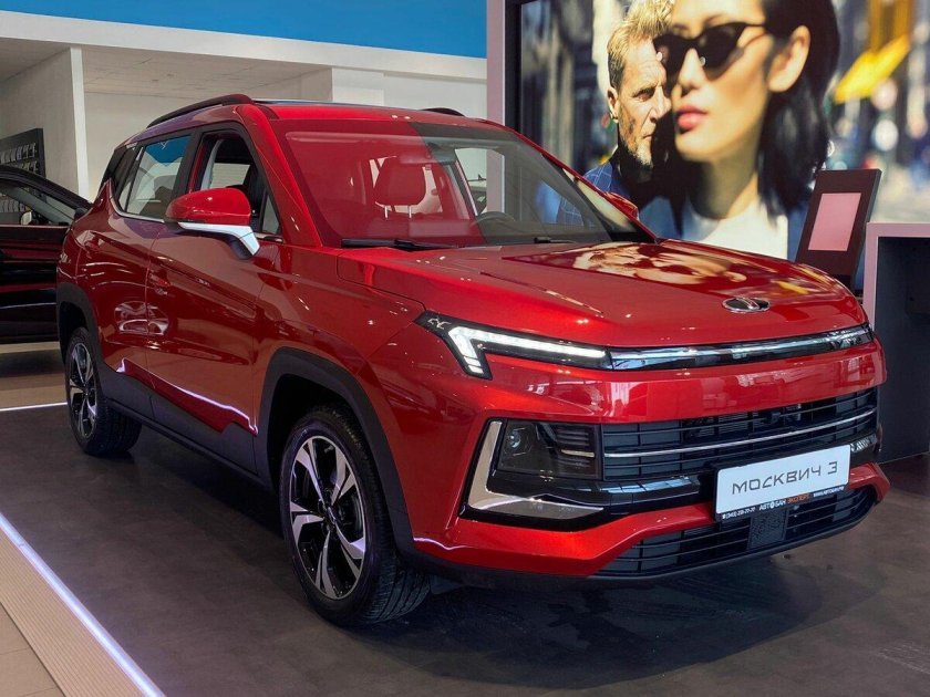 Новый Москвич красный