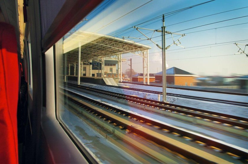 Красивый вид из окна поезда