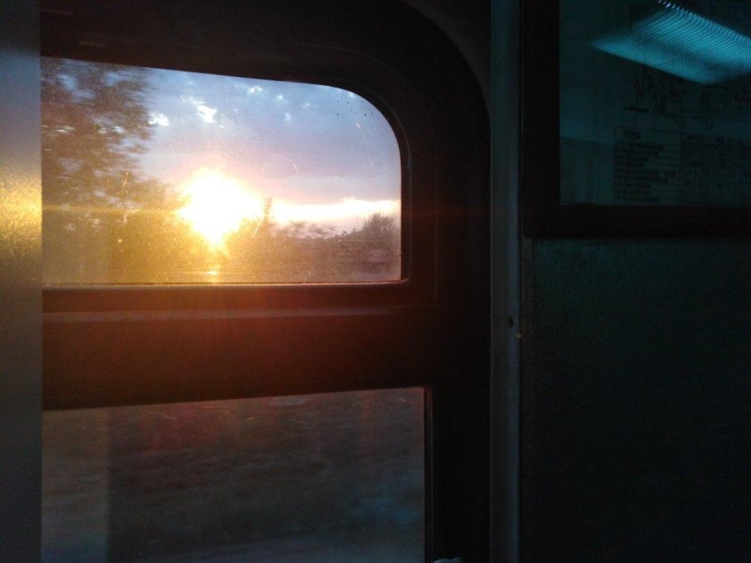 Красивый вид из окна поезда