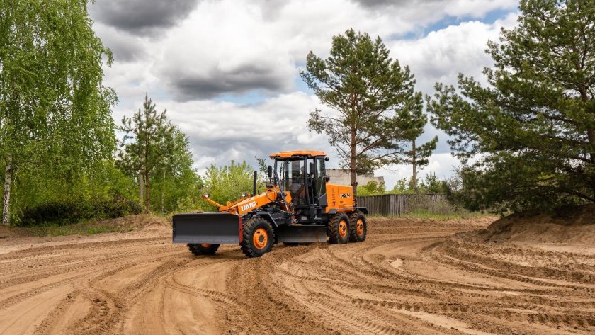 Автогрейдер UMG - ГС-14.02