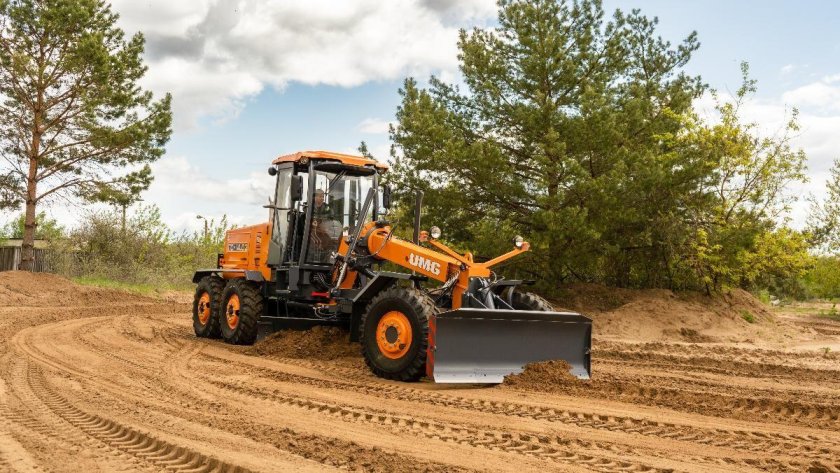 Автогрейдер UMG - ГС-14.02