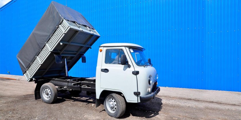 УАЗ грузовой 3303 самосвал
