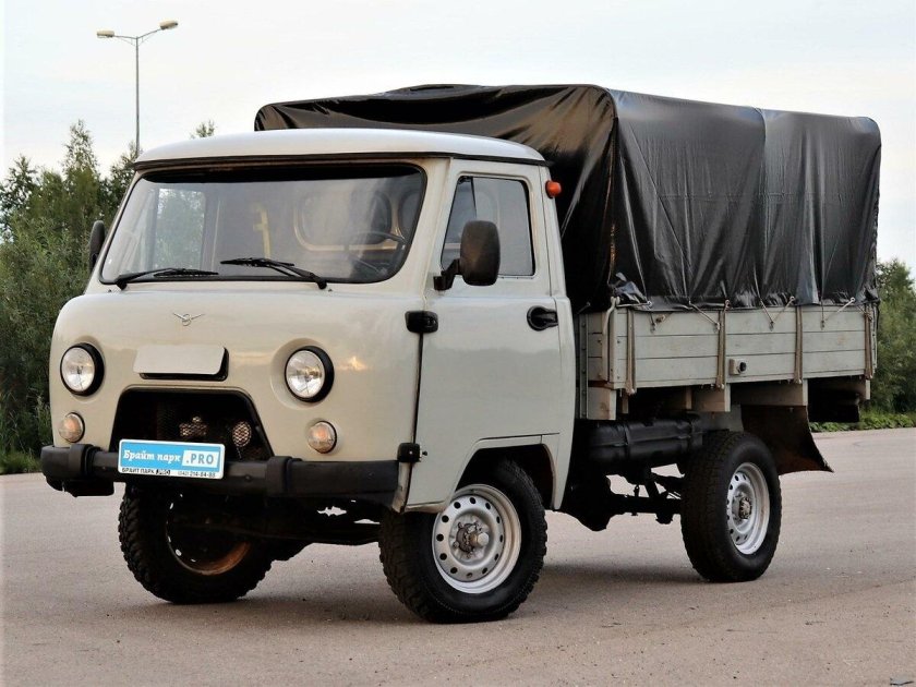 УАЗ грузовой бортовой 330365