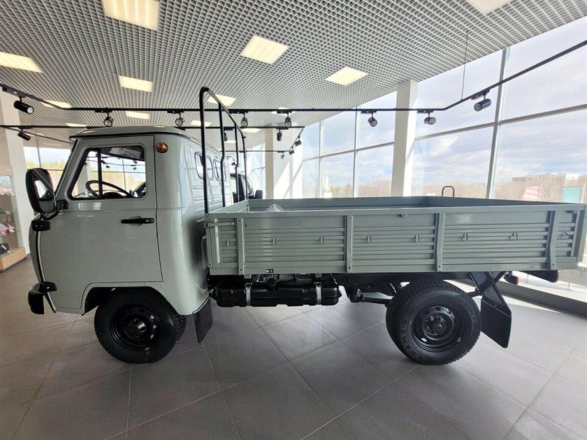 Уаз бортовой 3303