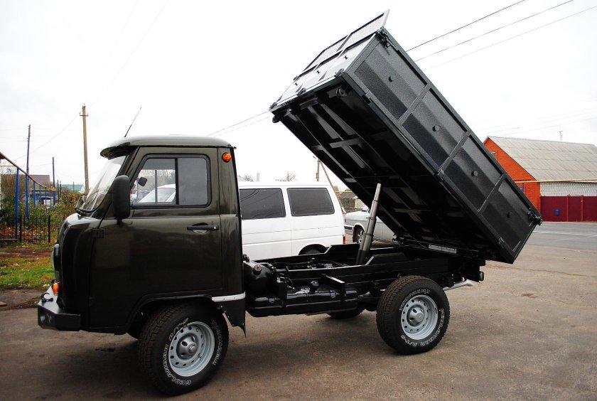 УАЗ грузовой 3303 самосвал