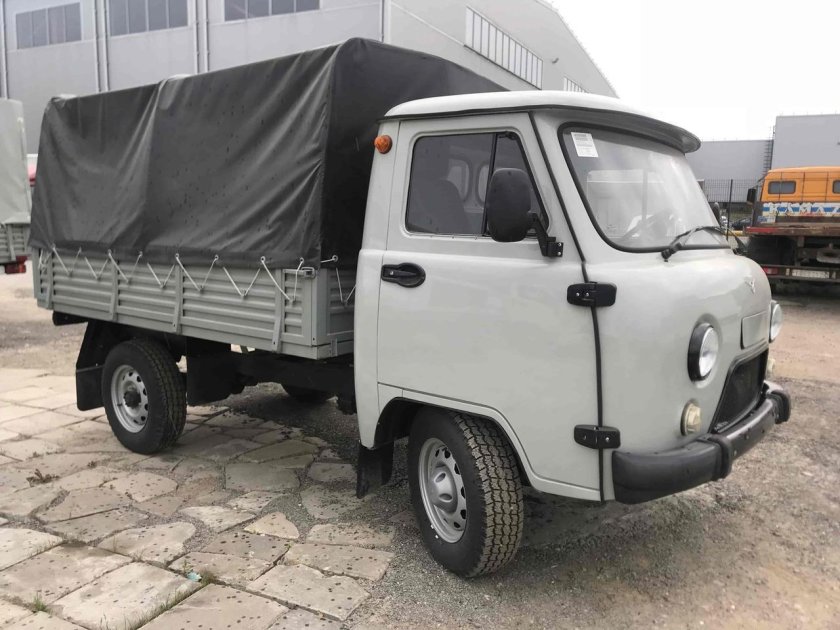 УАЗ грузовой бортовой 330365