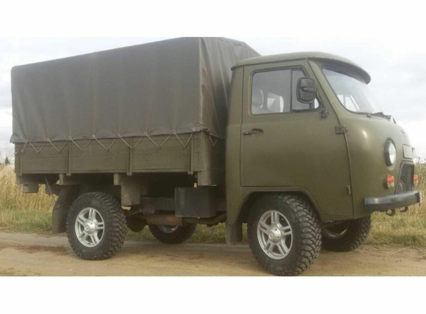 УАЗ 452 бортовой с тентом