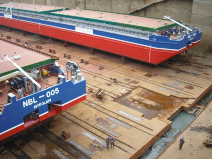 Баржа для перевозки зерна