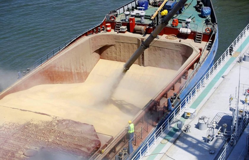 Погрузка зерна на судно