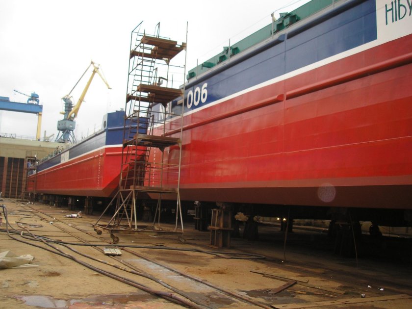 Баржа для перевозки зерна