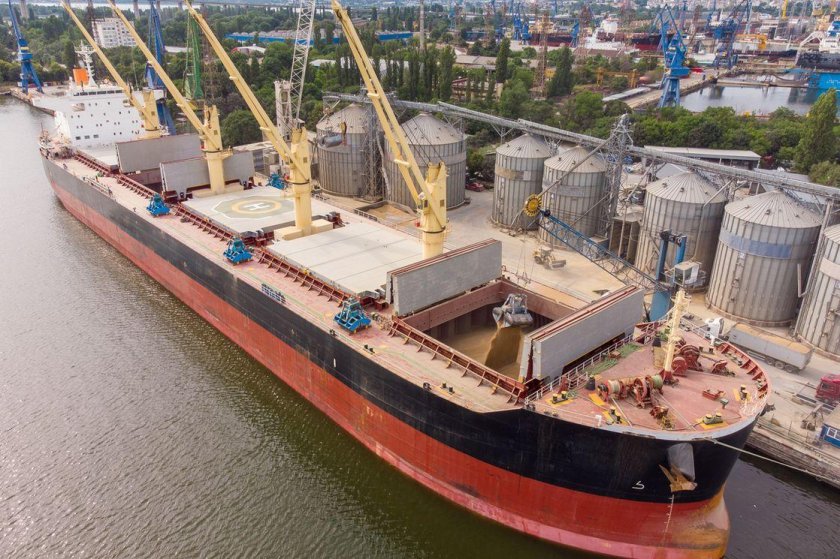 Погрузка зерна на судно