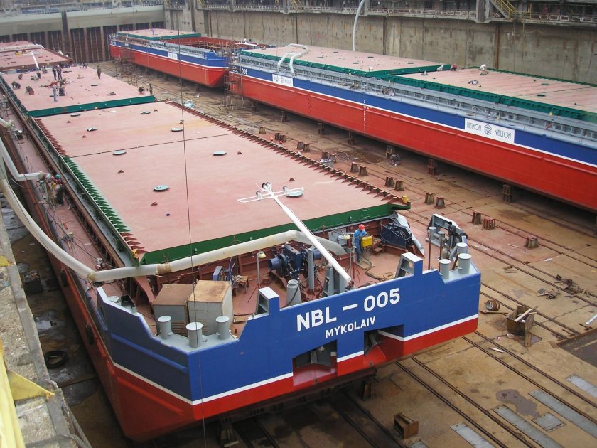 Баржа для перевозки зерна