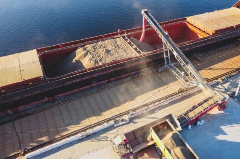 Погрузка зерна на судно
