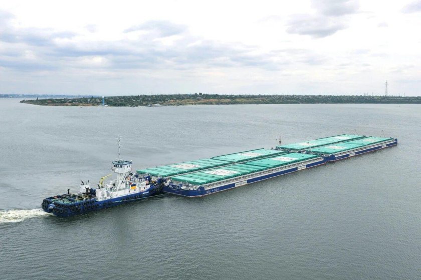 Каховка баржа