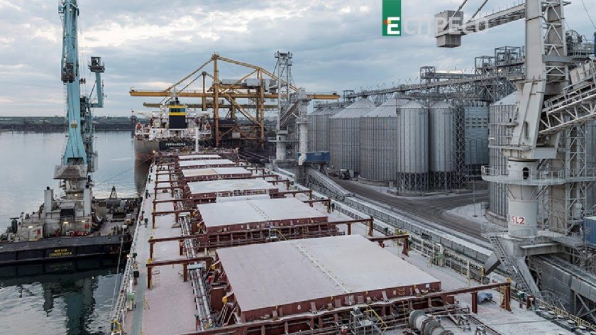 Баржа с зерном