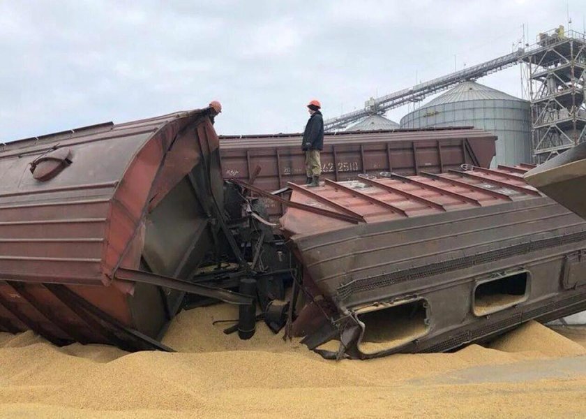 Выгрузка зерна из вагона