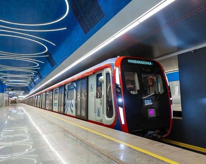 Поезд метро Москва 2020