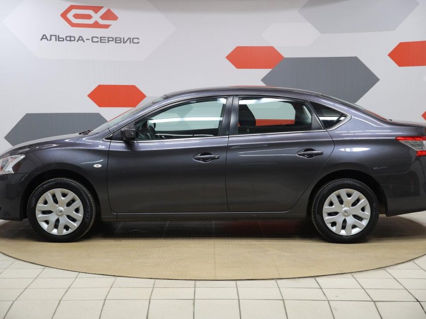 Серый ниссан