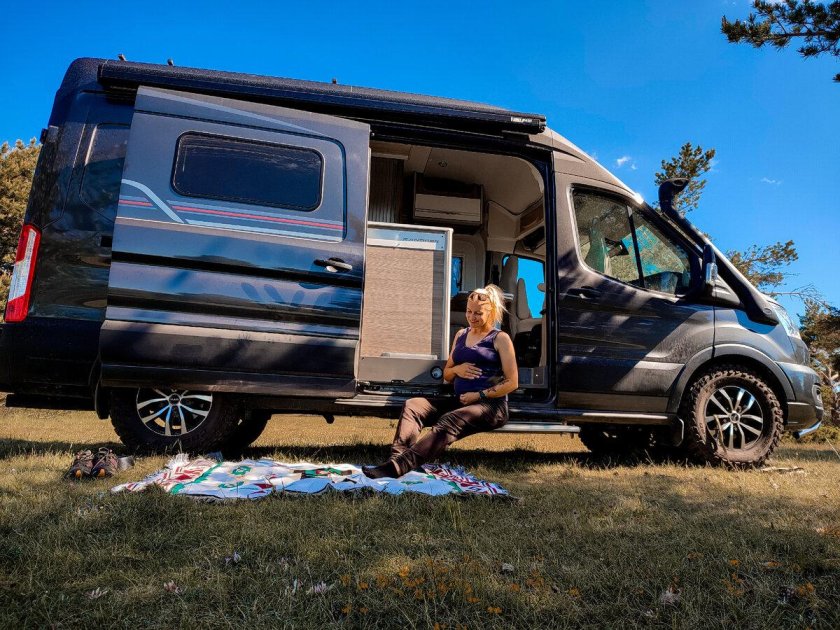 Путешественники в доме на колесах