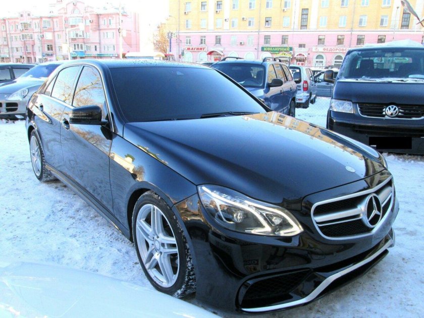 Мерседес Бенц е200 черный