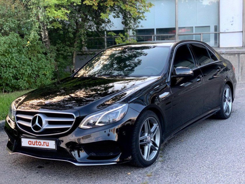 Мерседес Бенц е200 черный
