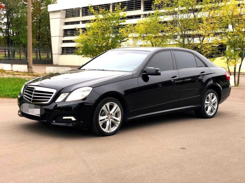 Мерседес-Бенц е-класс w212 черный