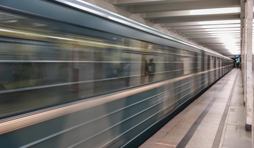 Поезд метро