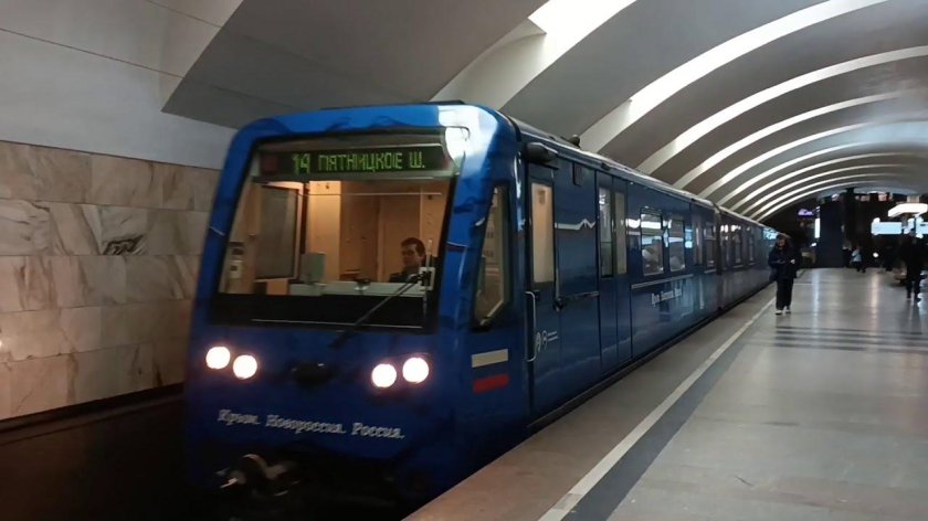 Поезд метро русич