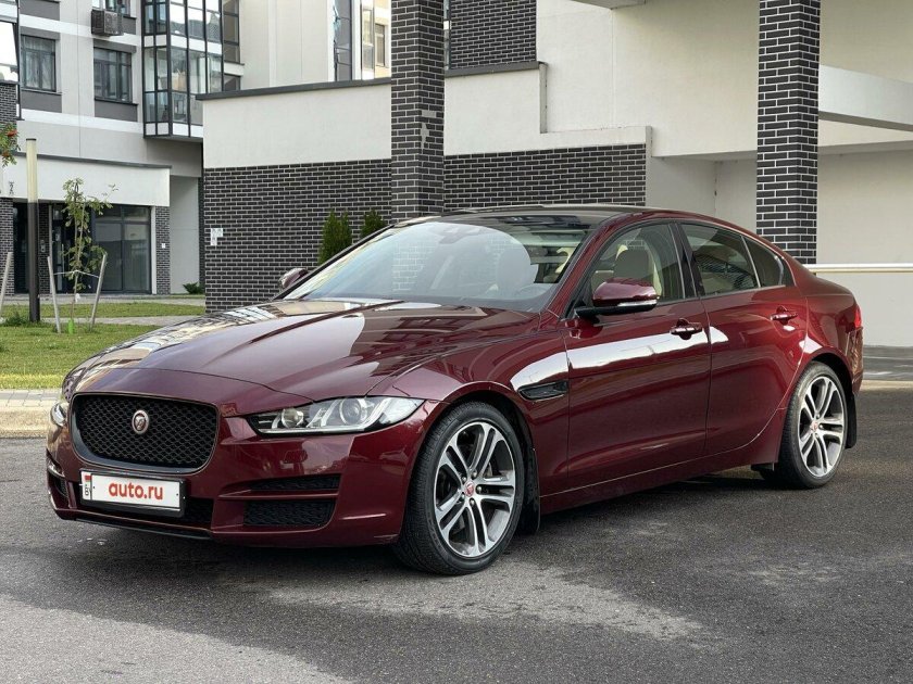 Jaguar xe автомобиль