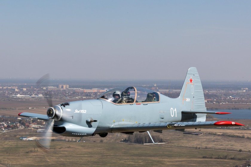 Як 152