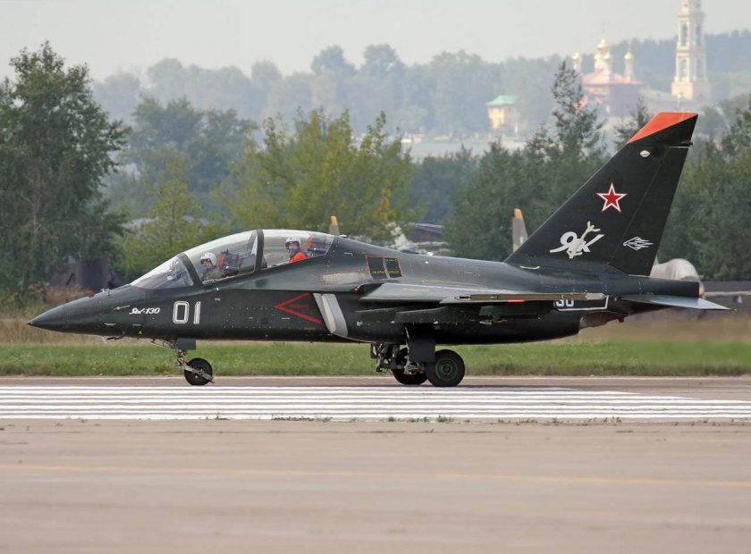 Учебно-боевой самолет як-130