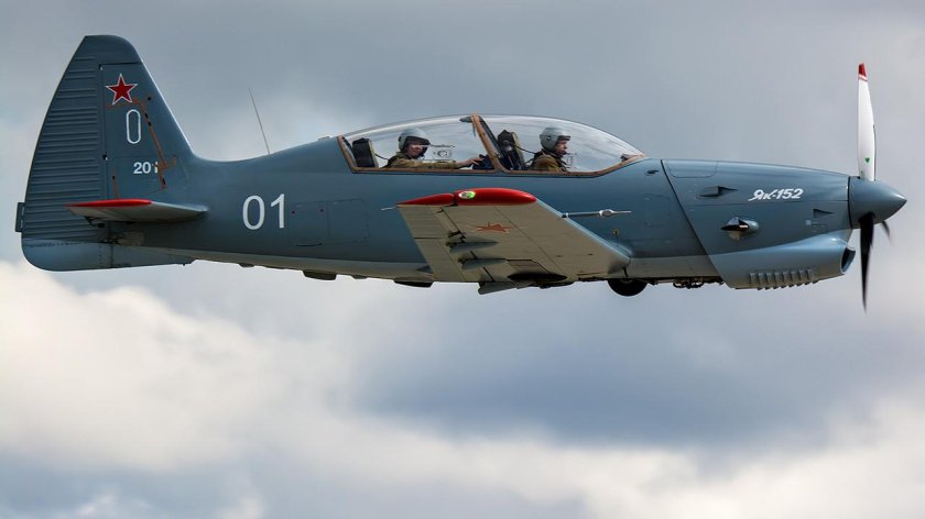 Як 152