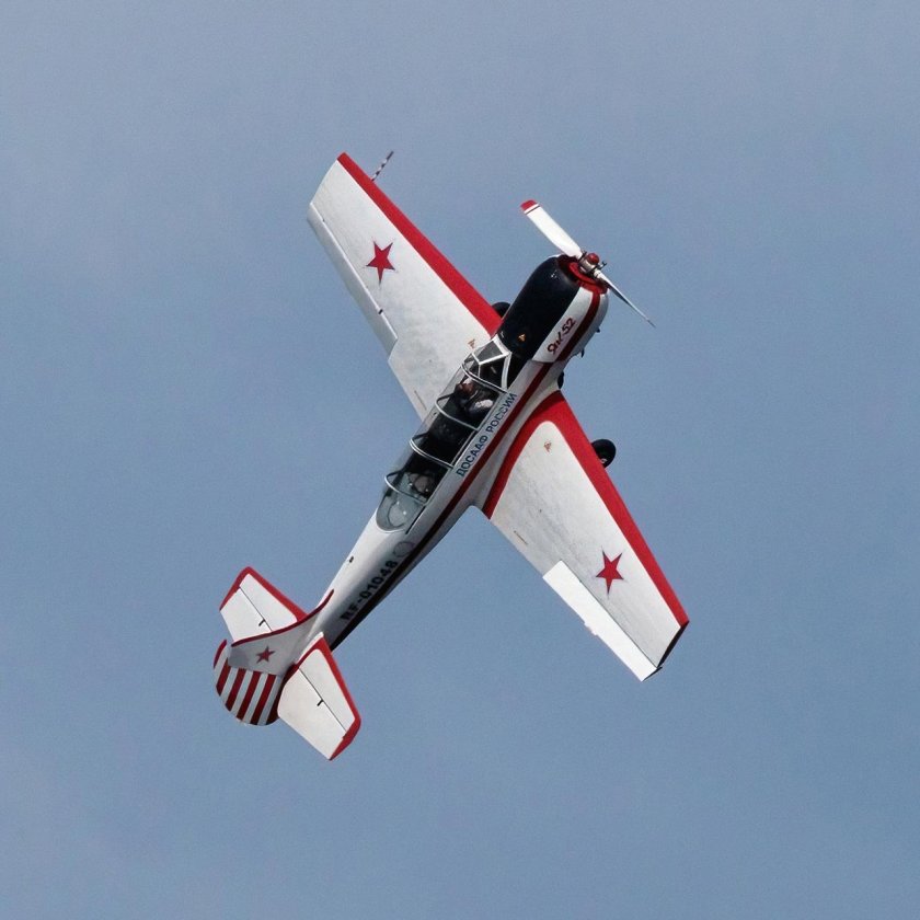 Учебный самолет як 52