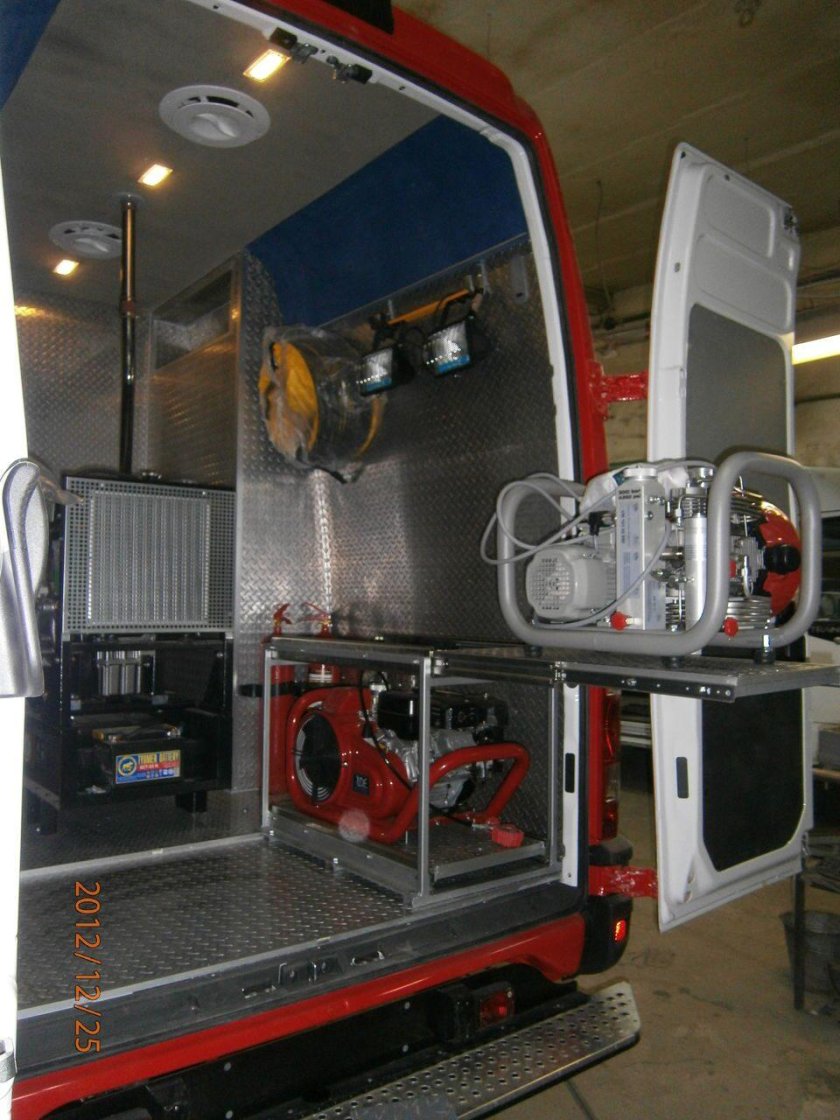 Пожарный автомобиль – база газодымозащитной службы