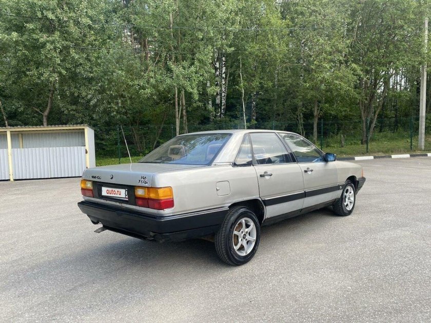 Audi 100 c3