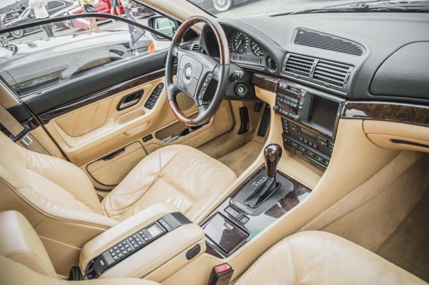 BMW e38 салон