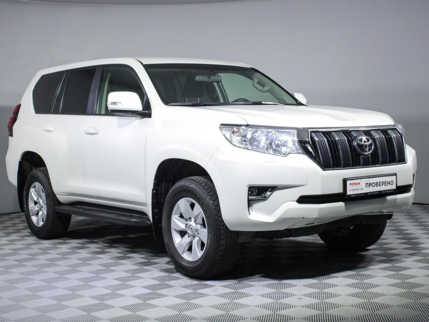 Toyota Land Cruiser Prado 150 2022 белый