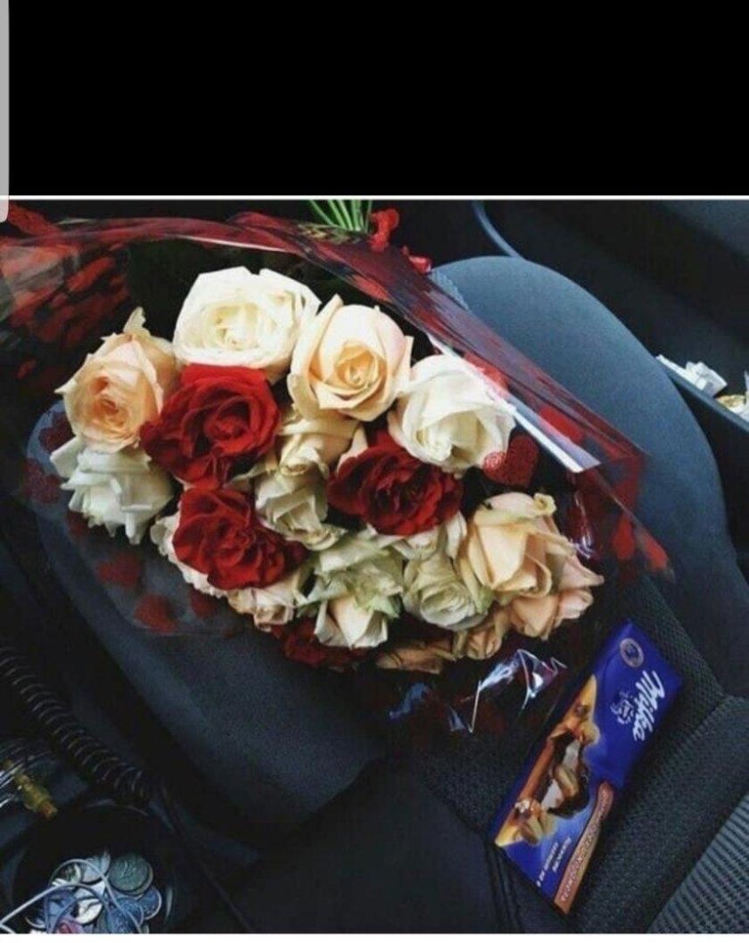 Букет в машине на сиденье