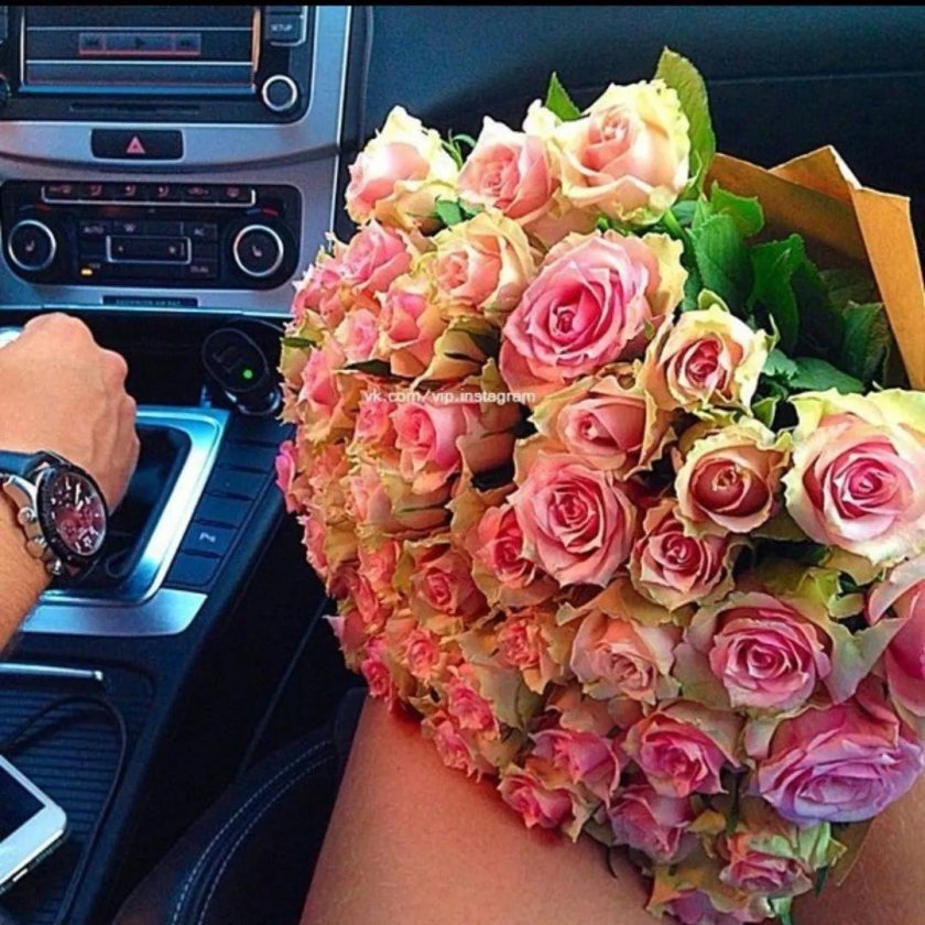 Цветы в машине